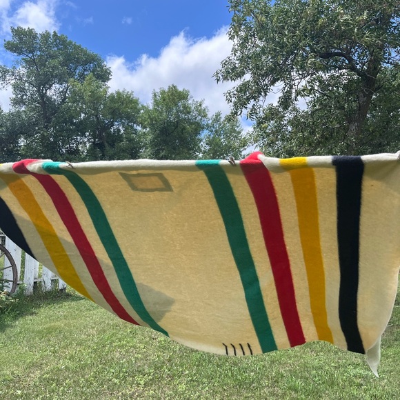 Vintage Hudson Bay, 4 point Wool blanket - Picture 2 of 10